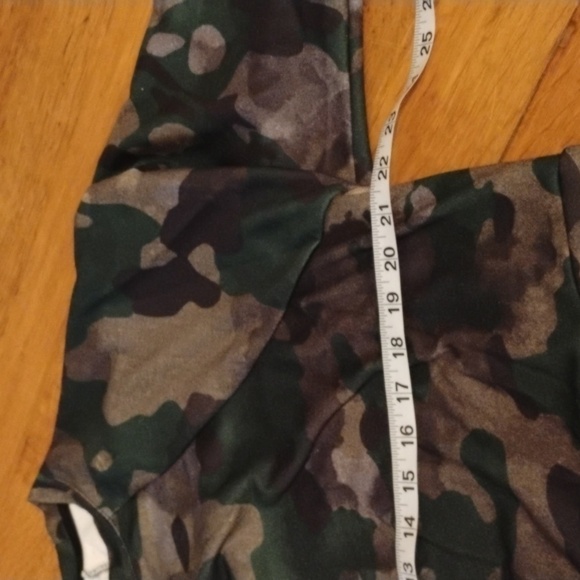 Nike Dri fit shorter ladies camo sweatshirt. Size large. Great for sports! - Picture 6 of 9